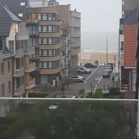 Apartment Kunstenaarslaan De Panne